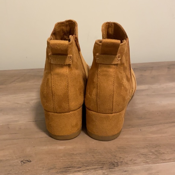 Brand New Toms Suede Booties w/ Slight Wedge Heel - Picture 4 of 6